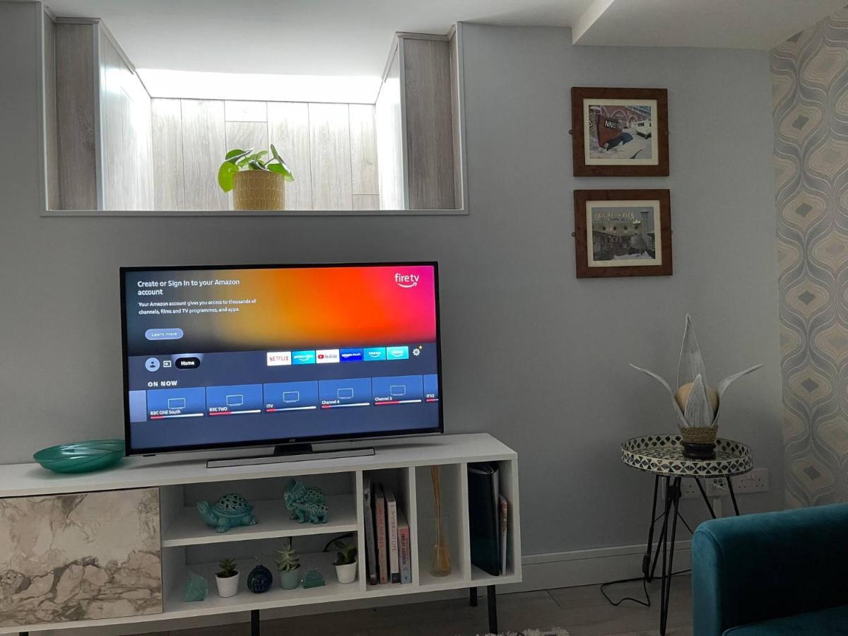 Entire 2 Bed Flat With Garden, Located Near Beach Appartement Hove Buitenkant foto