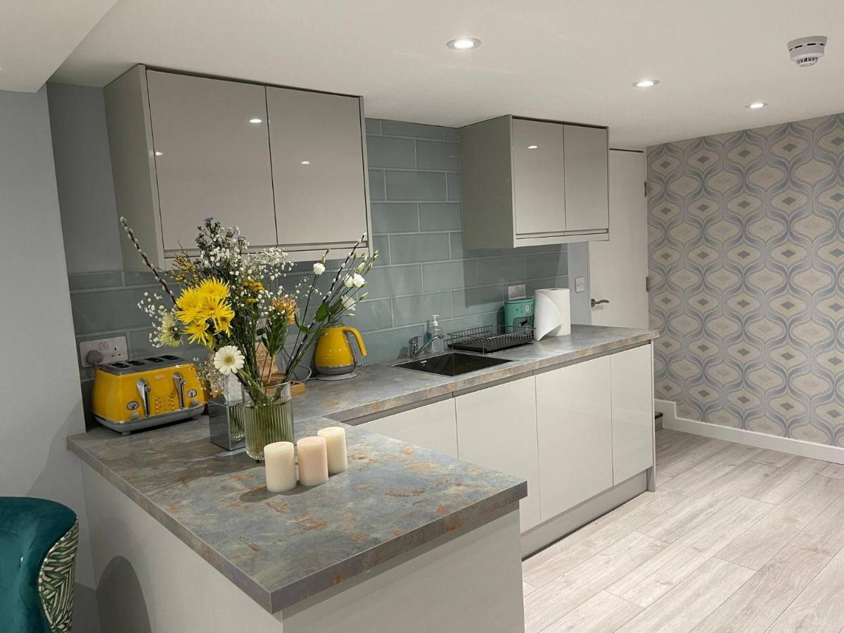 Entire 2 Bed Flat With Garden, Located Near Beach Appartement Hove Buitenkant foto